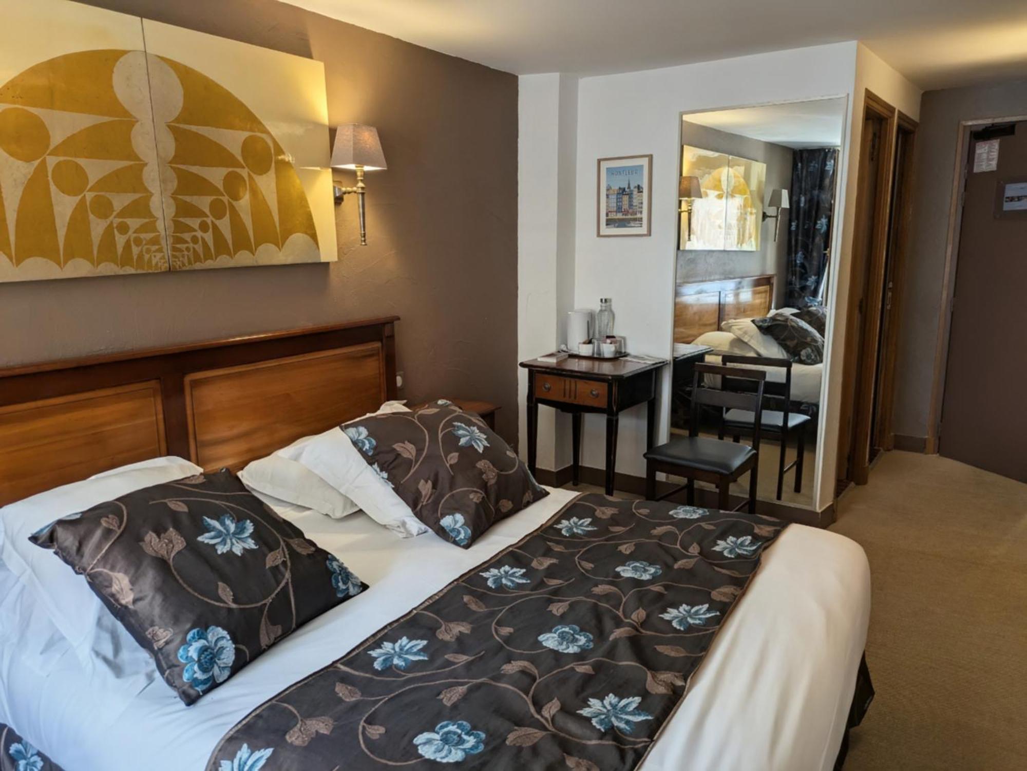 Superior Queen Room,1765581962:JPEG